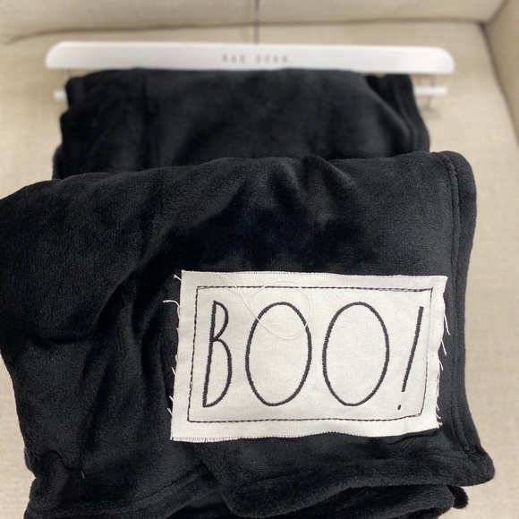 rae dunn BOO throw - Picture 2 of 4